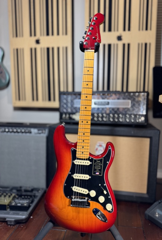 Fender Stratocaster (Red Sunburst)