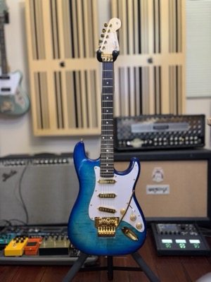 Fender Stratocaster Replica (Gold)