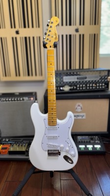 Fender Stratocaster Replica (White)