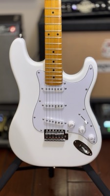 Fender Stratocaster Replica (White) (Angle 2)