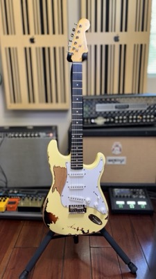 Fender Stratocaster Replica (Vintage Yellow)