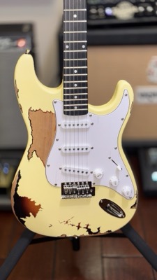 Fender Stratocaster Replica (Vintage Yellow) (Angle 2)