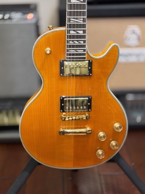 Gibson Les Paul Semi-Hollow Replica (Angle 2)
