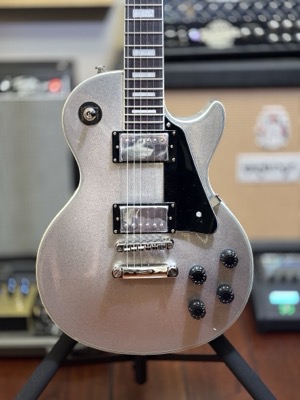 Gibson Les Paul Replica (Silverburst) (Angle 2)